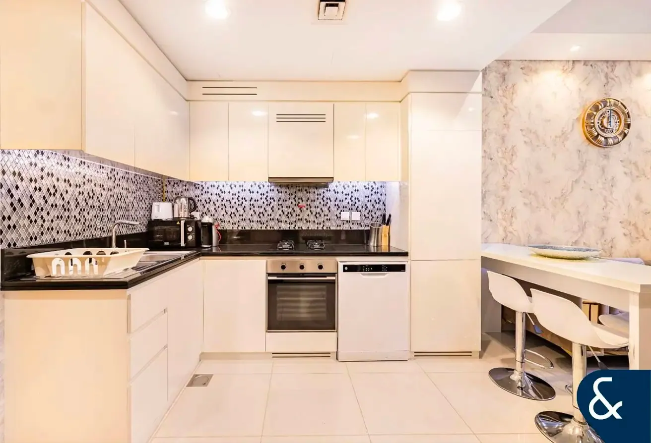 2 Bedrooms | Furnished Apartment | Upgraded