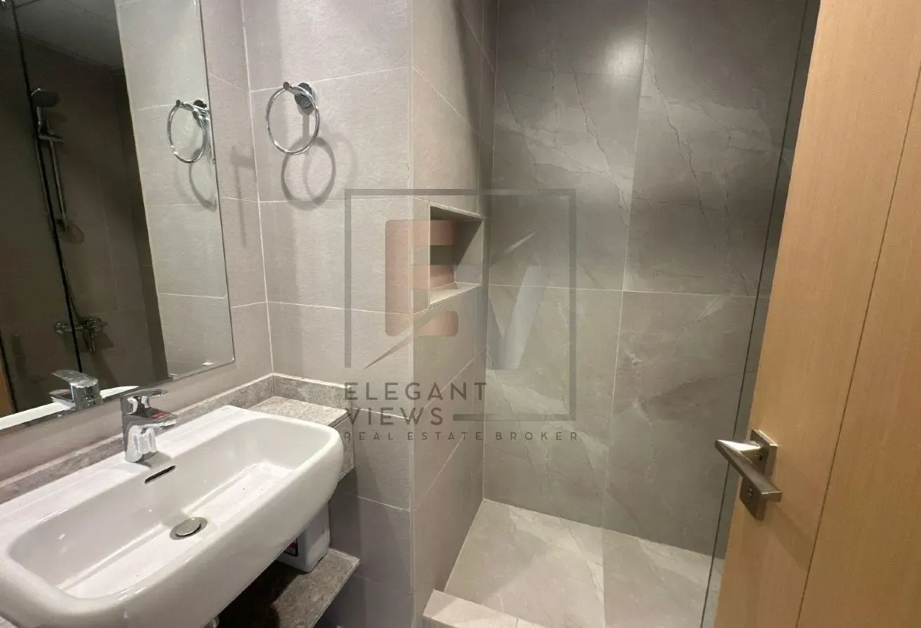 Spacious and Bright 2 Bedroom Apartment