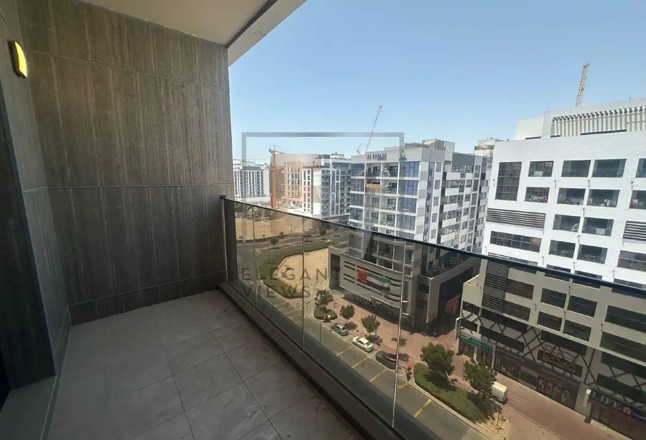 Spacious and Bright 2 Bedroom Apartment