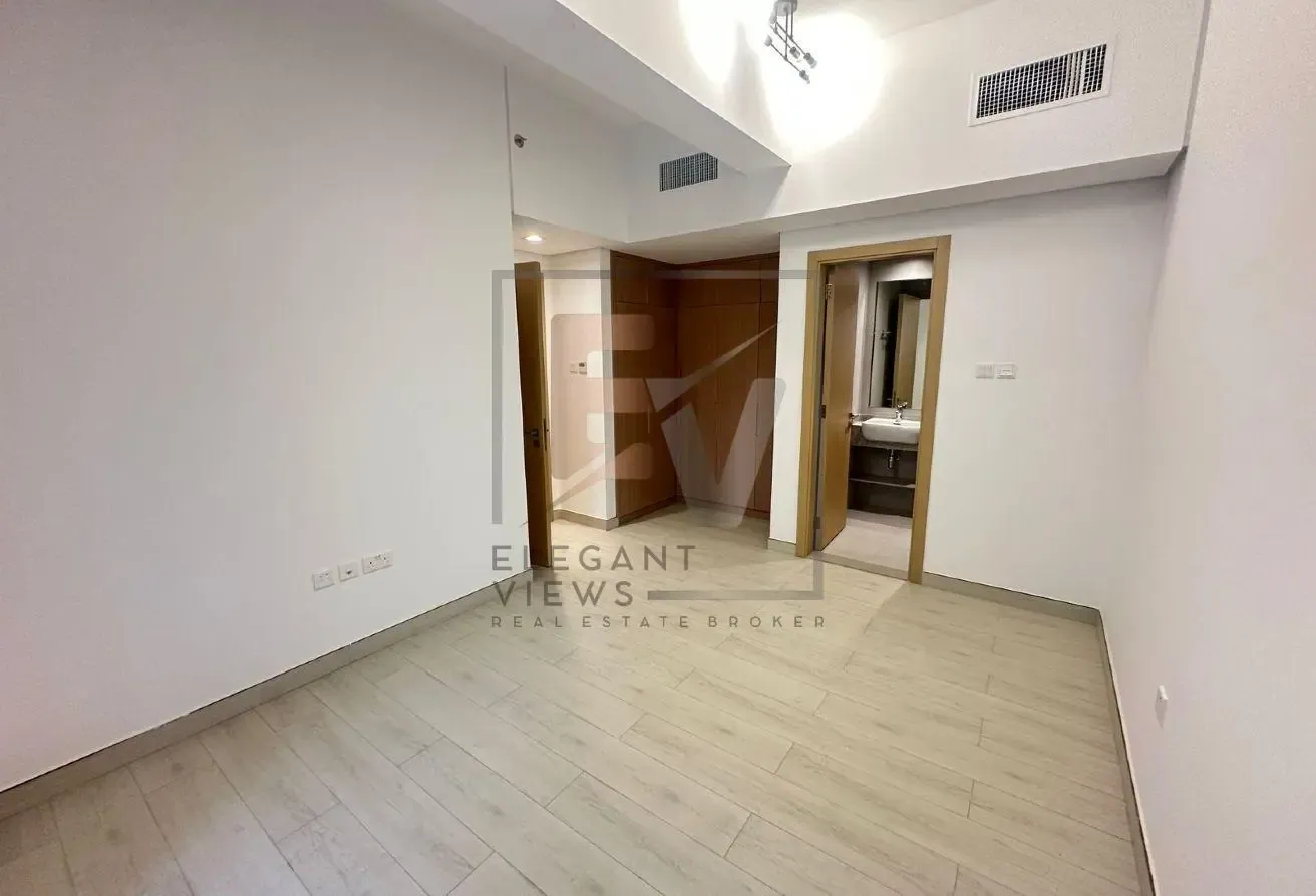 Modern 2 BR Apartment | Haas Building, Al Satwa
