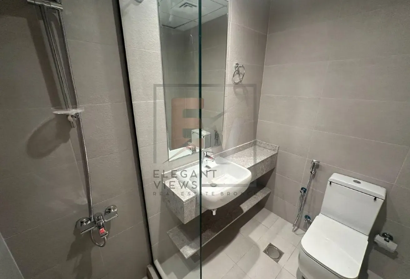 Modern 2 BR Apartment | Haas Building, Al Satwa