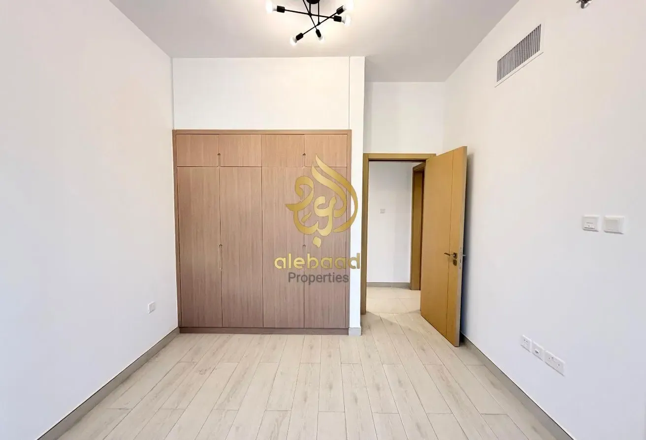 Brand New building perfect location family place