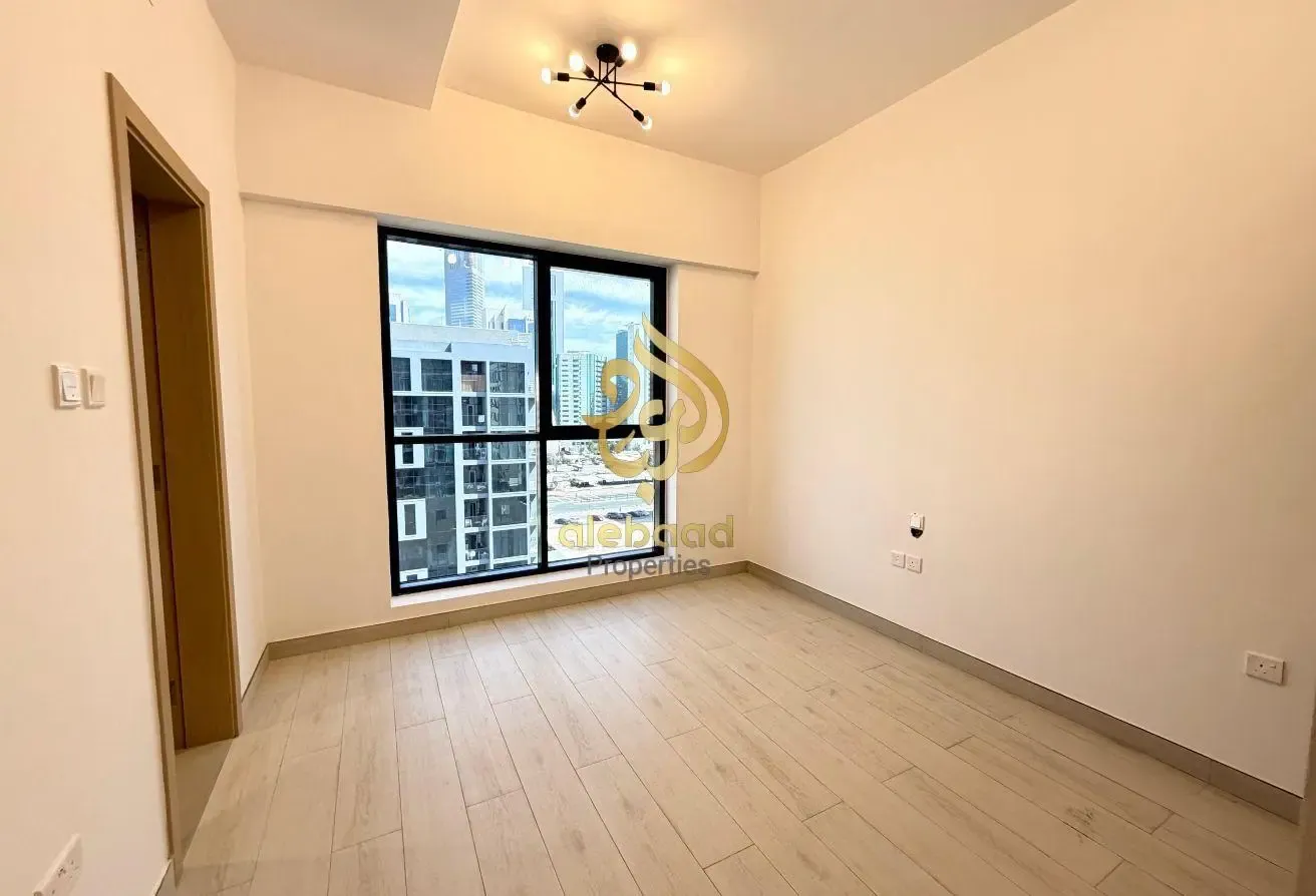 Brand New building perfect location family place