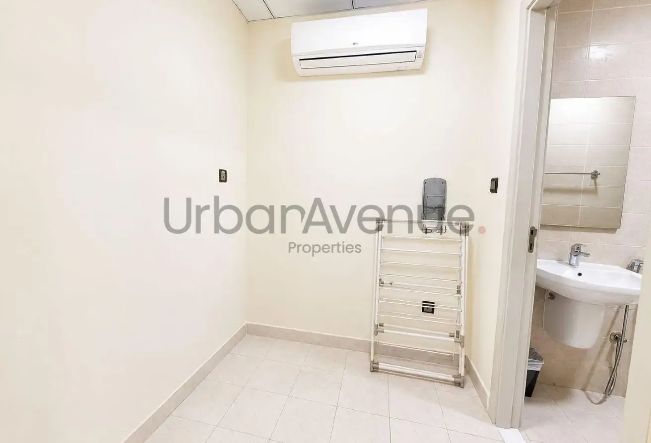 Plus Maids | En Suite | Closed Kitchen | Furnished