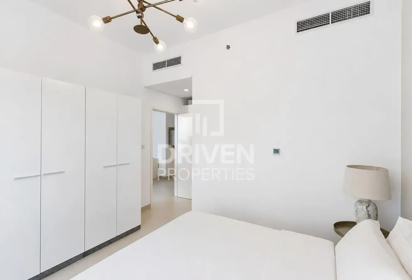 Modern Unit | Ready to Move in | Premium Amenities