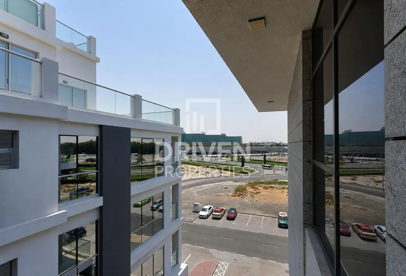 Modern Unit | Ready to Move in | Premium Amenities