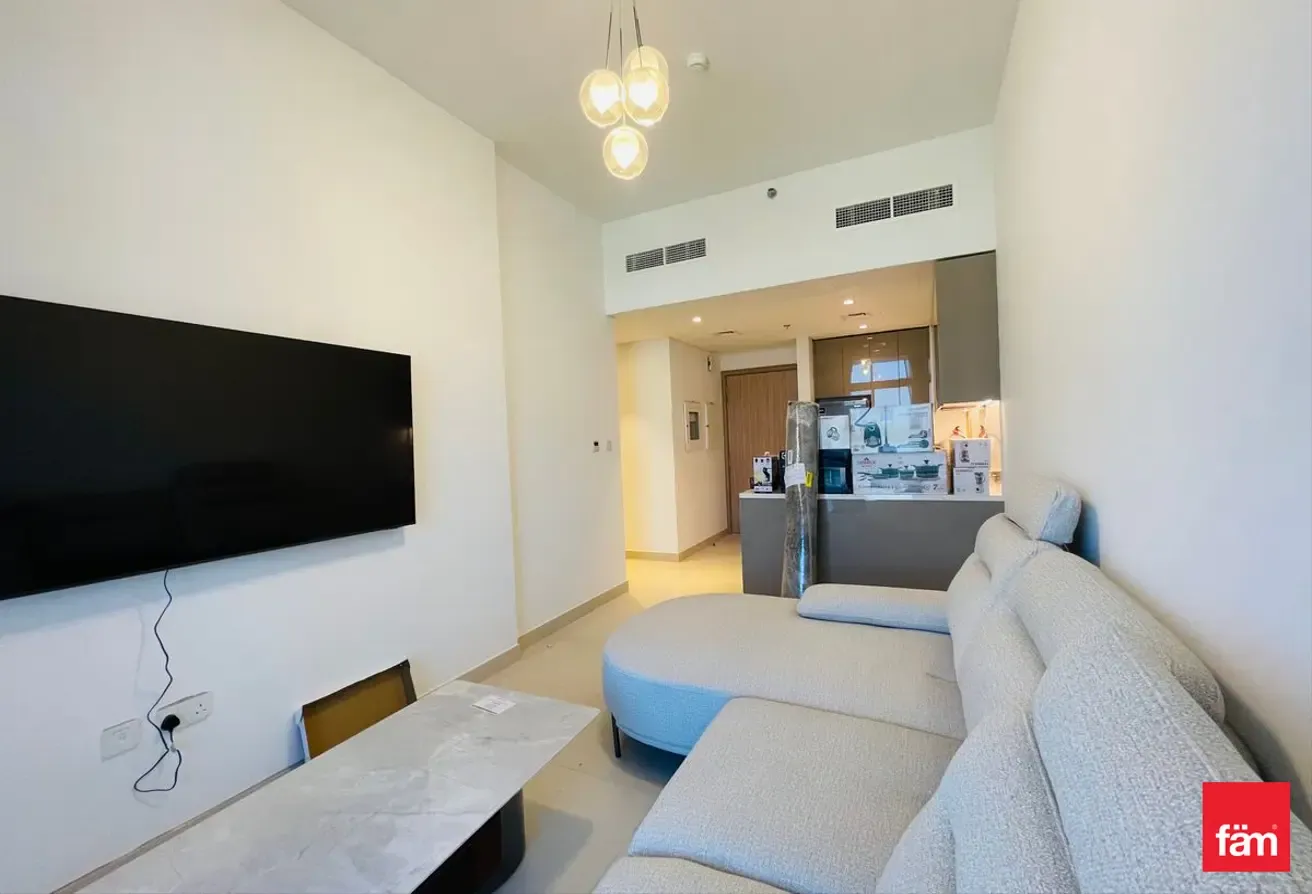 Chiller Free | Spacious Unit | Fully Furnished