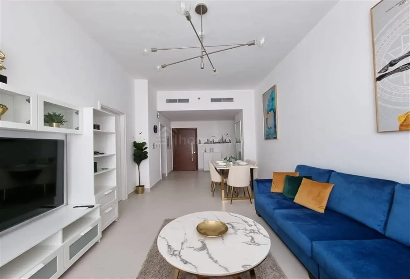 Vacant | pool views | large layout | Furnished