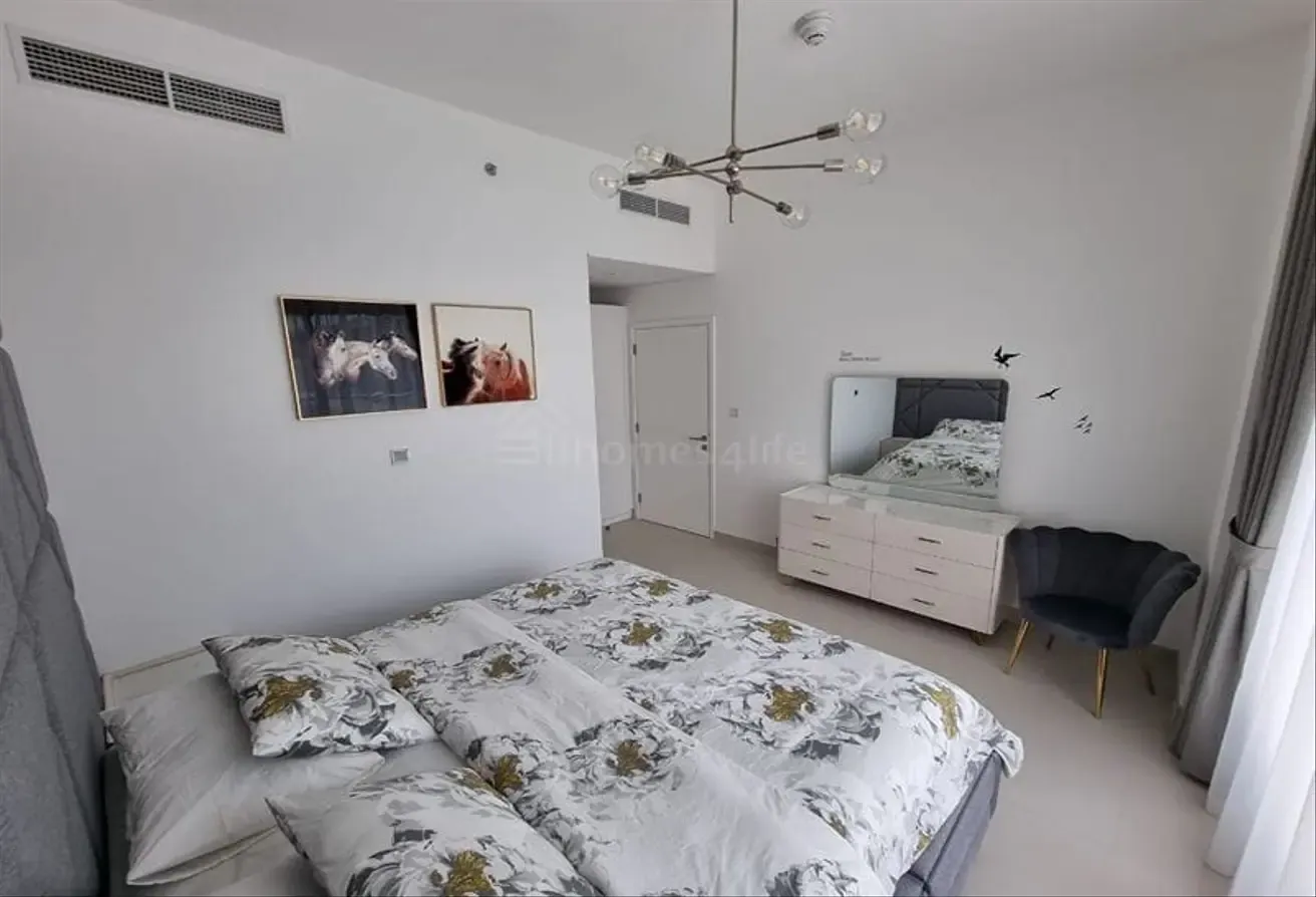 Vacant | pool views | large layout | Furnished