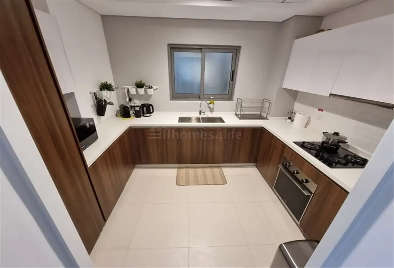 Vacant | pool views | large layout | Furnished