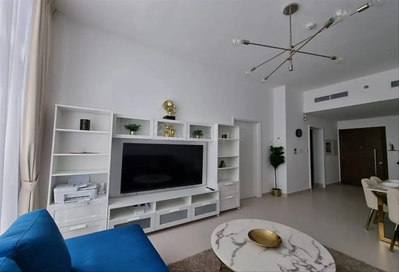 Vacant | pool views | large layout | Furnished