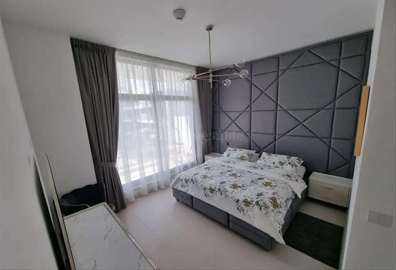 Vacant | pool views | large layout | Furnished