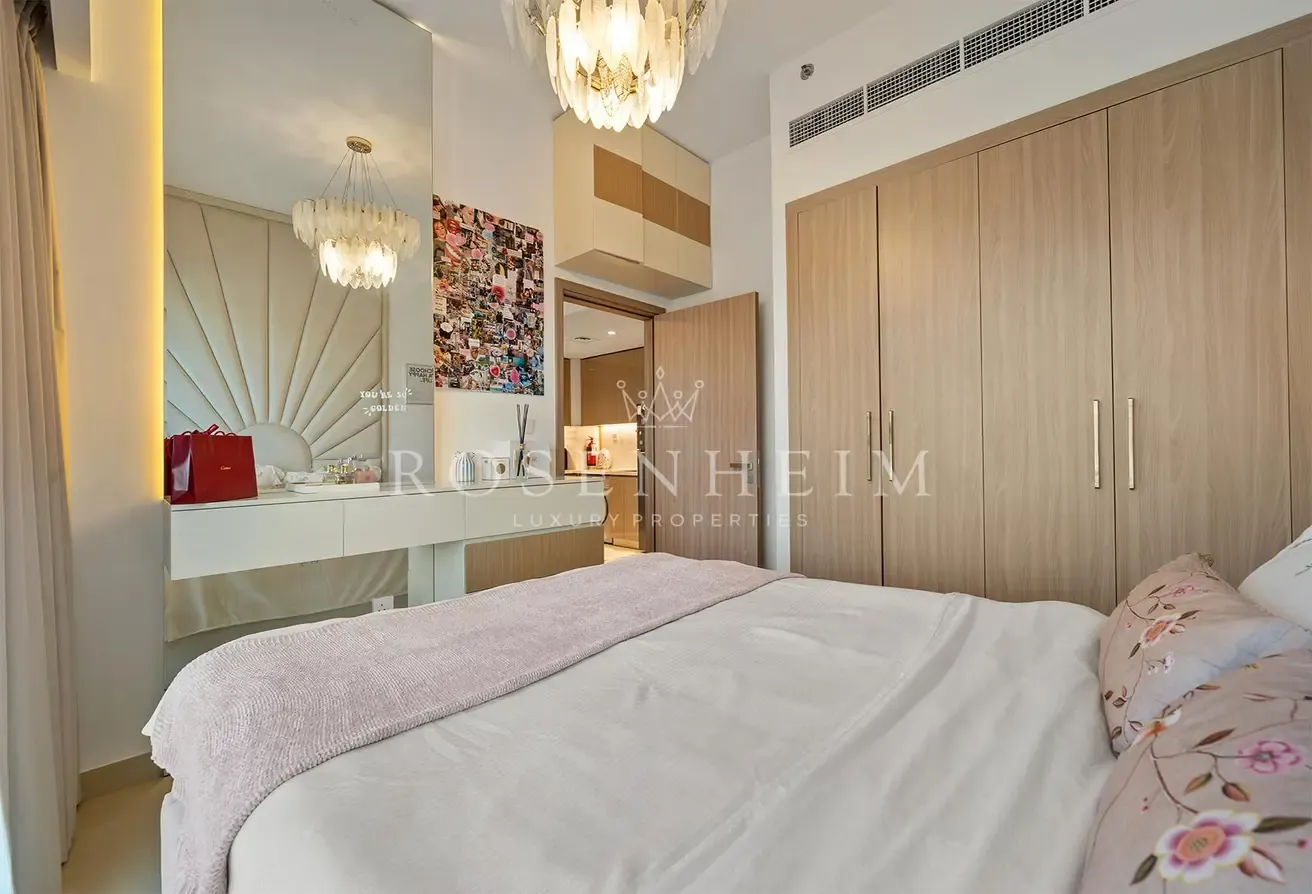Quality Upgrade |  Burj Khalifa Views | 12 Cheques