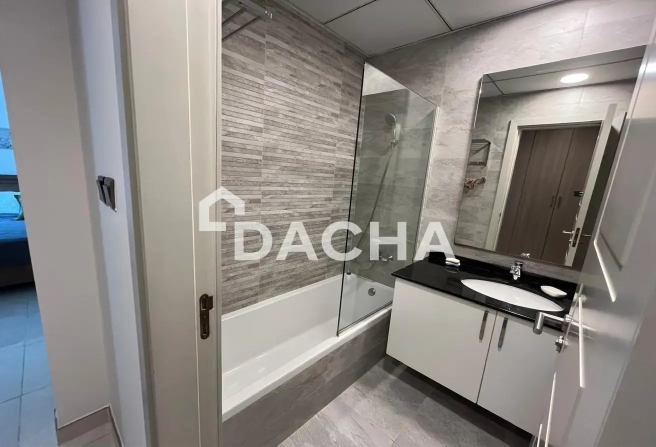 Furnished | Large Closed Kitchen | Vacant