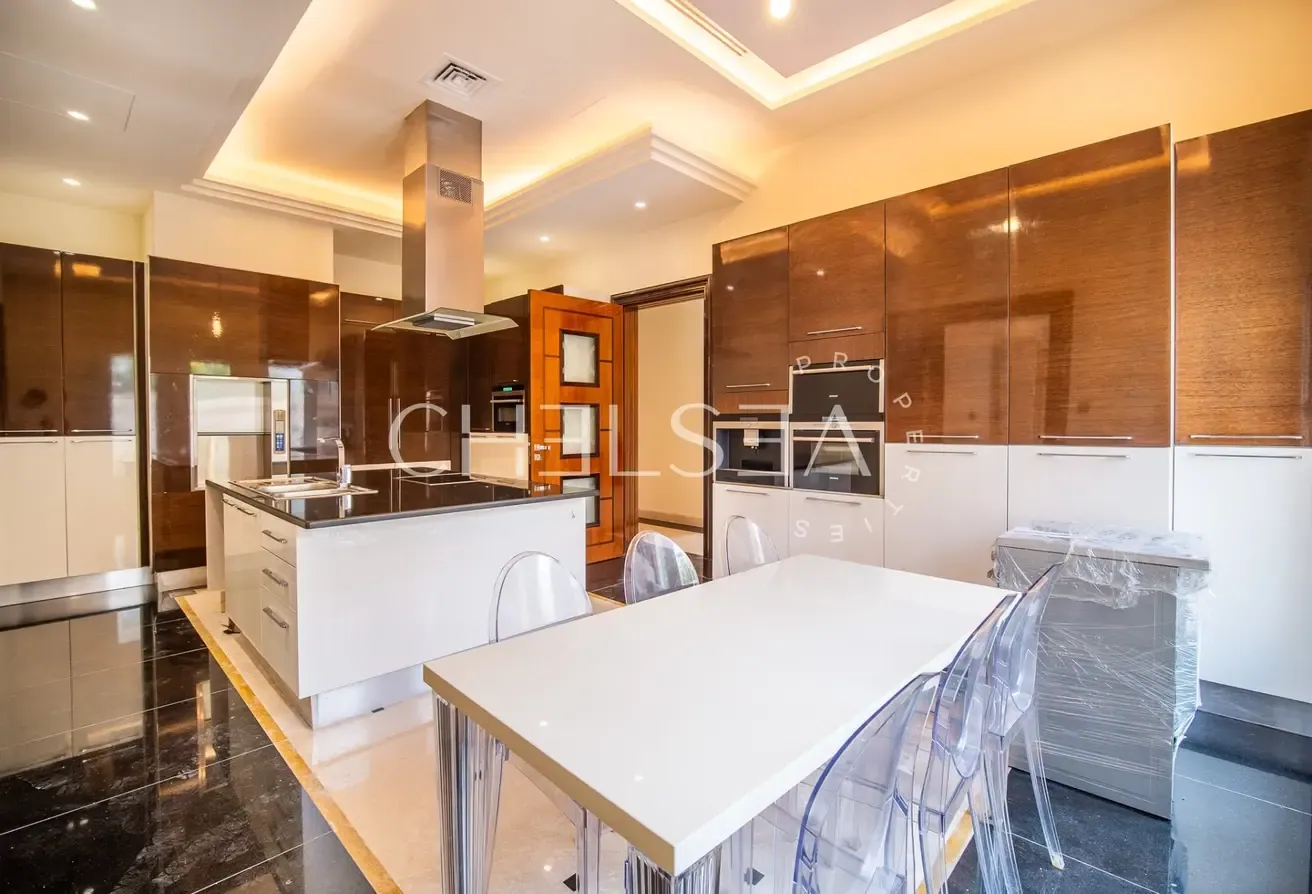 LAKE VIEW | SIGNATURE VILLA | ITALIAN INTERIOR