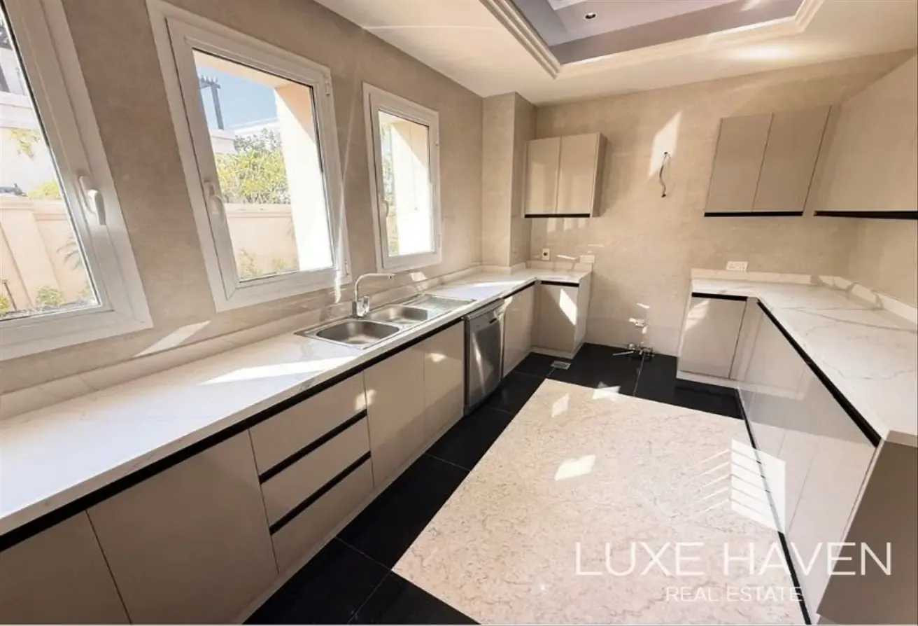 Lake Views | Luxury Villa | Private Pool