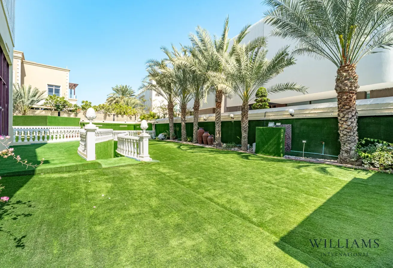 MAIN LAKE VIEW | 8 BEDROOMS | LARGE VILLA