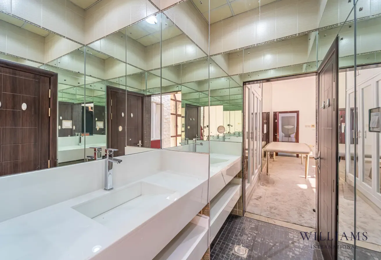 MAIN LAKE VIEW | 8 BEDROOMS | LARGE VILLA