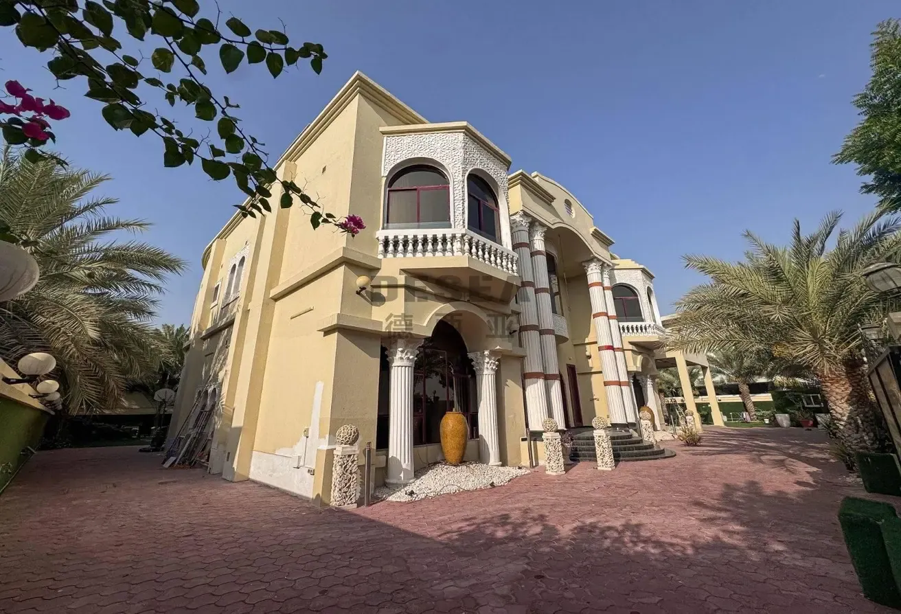 Ultra Luxury | Lake Facing | Ready to Move In