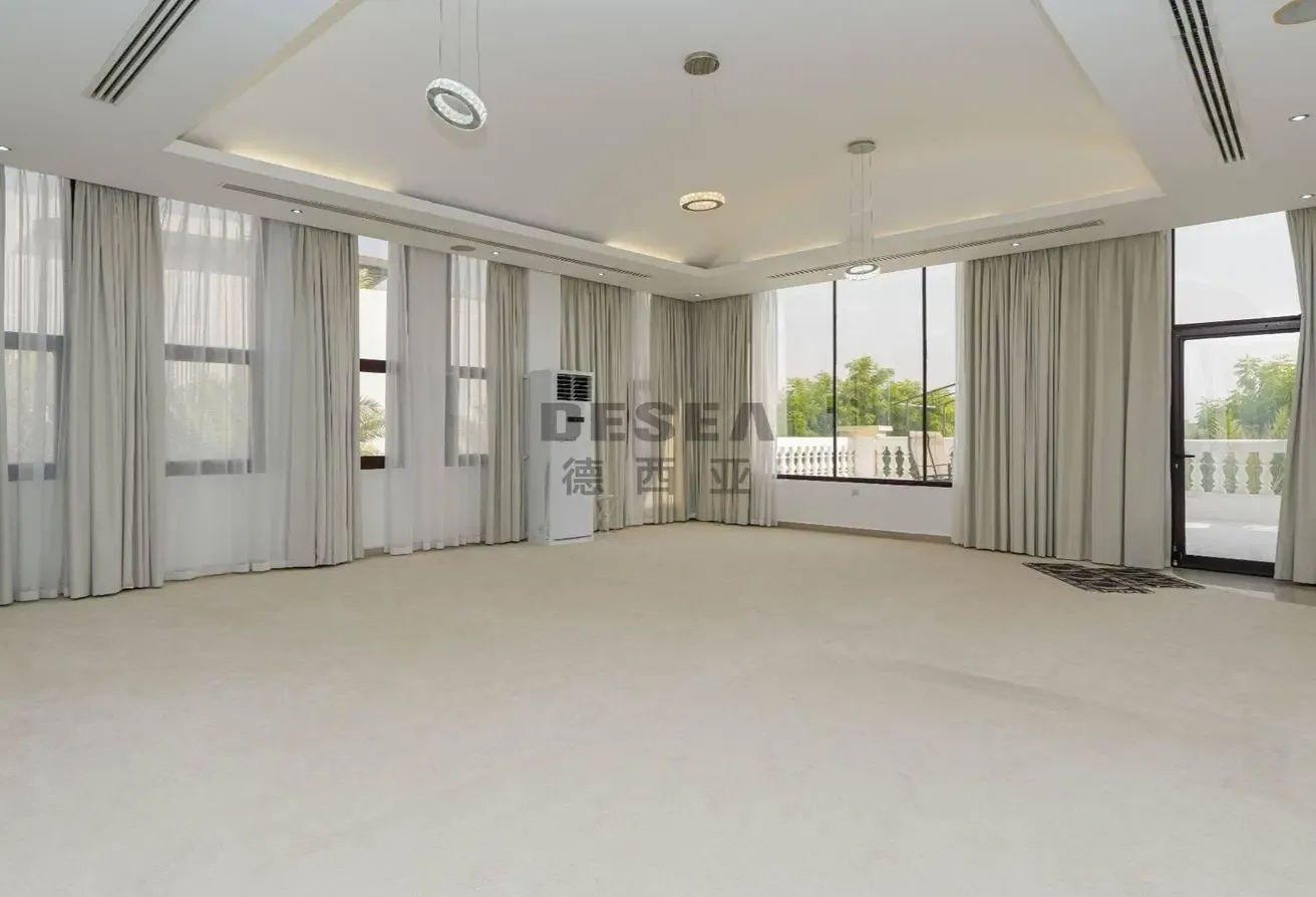 Ultra Luxury | Lake Facing | Ready to Move In