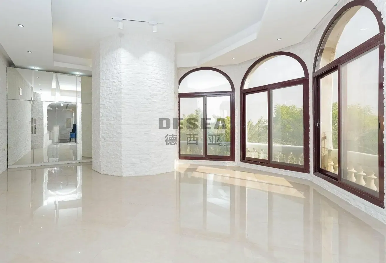 Ultra Luxury | Lake Facing | Ready to Move In