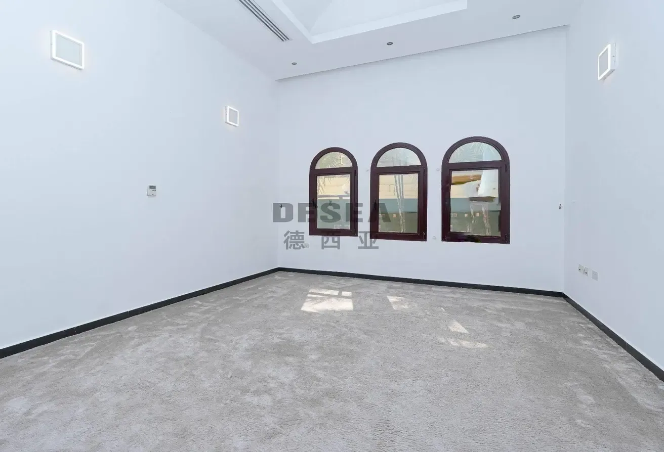 Ultra Luxury | Lake Facing | Ready to Move In