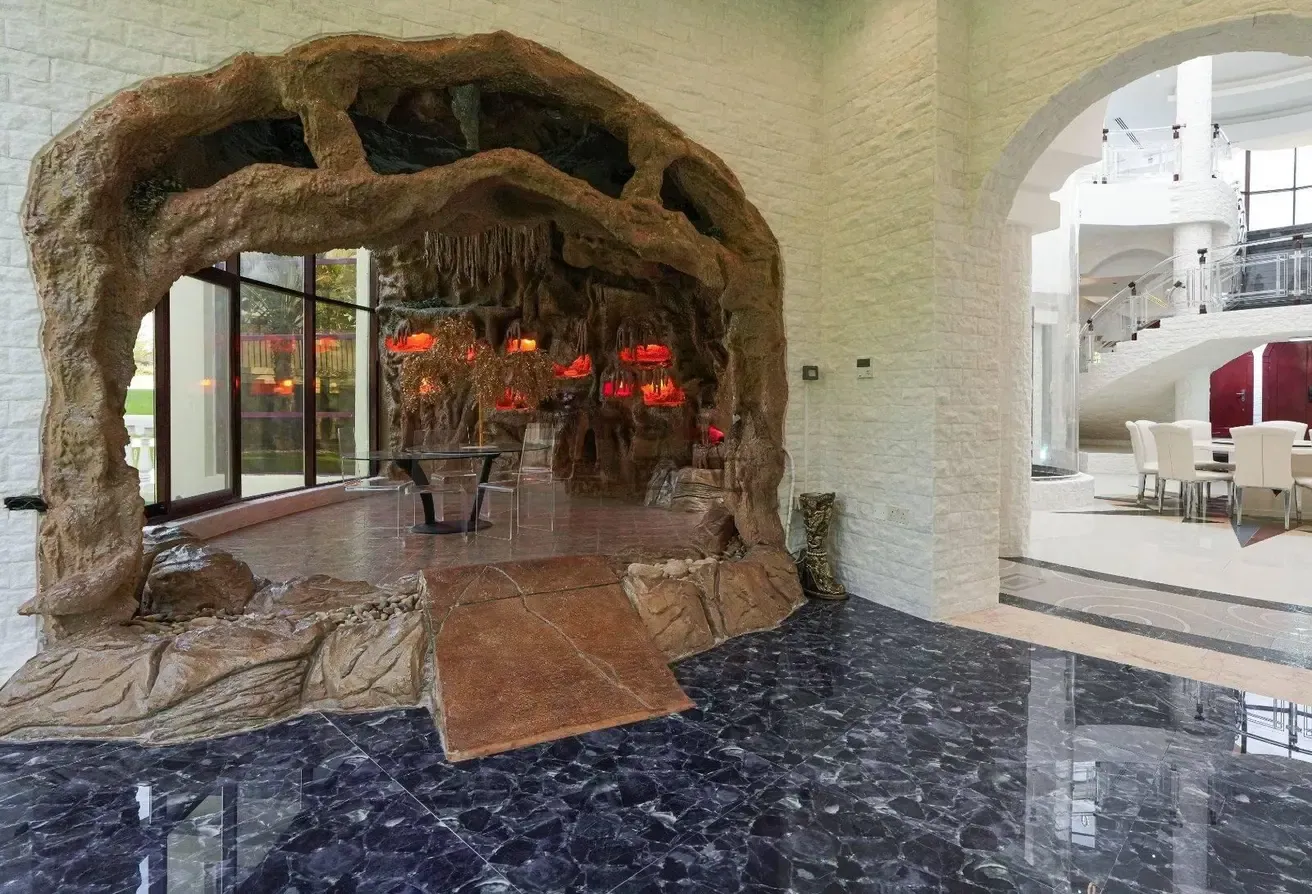 Ultra Luxury | Lake Facing | Ready to Move In