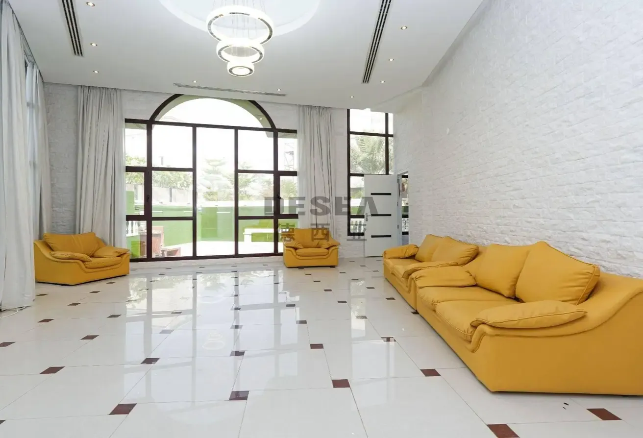 Ultra Luxury | Lake Facing | Ready to Move In