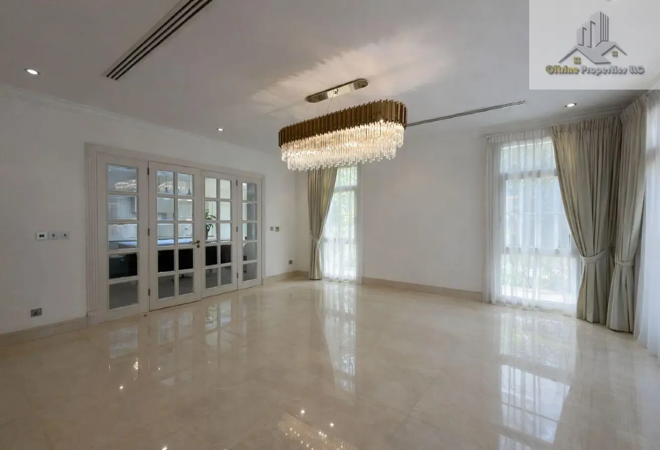 Spacious Villa | Swimming Pool | Covered Parking