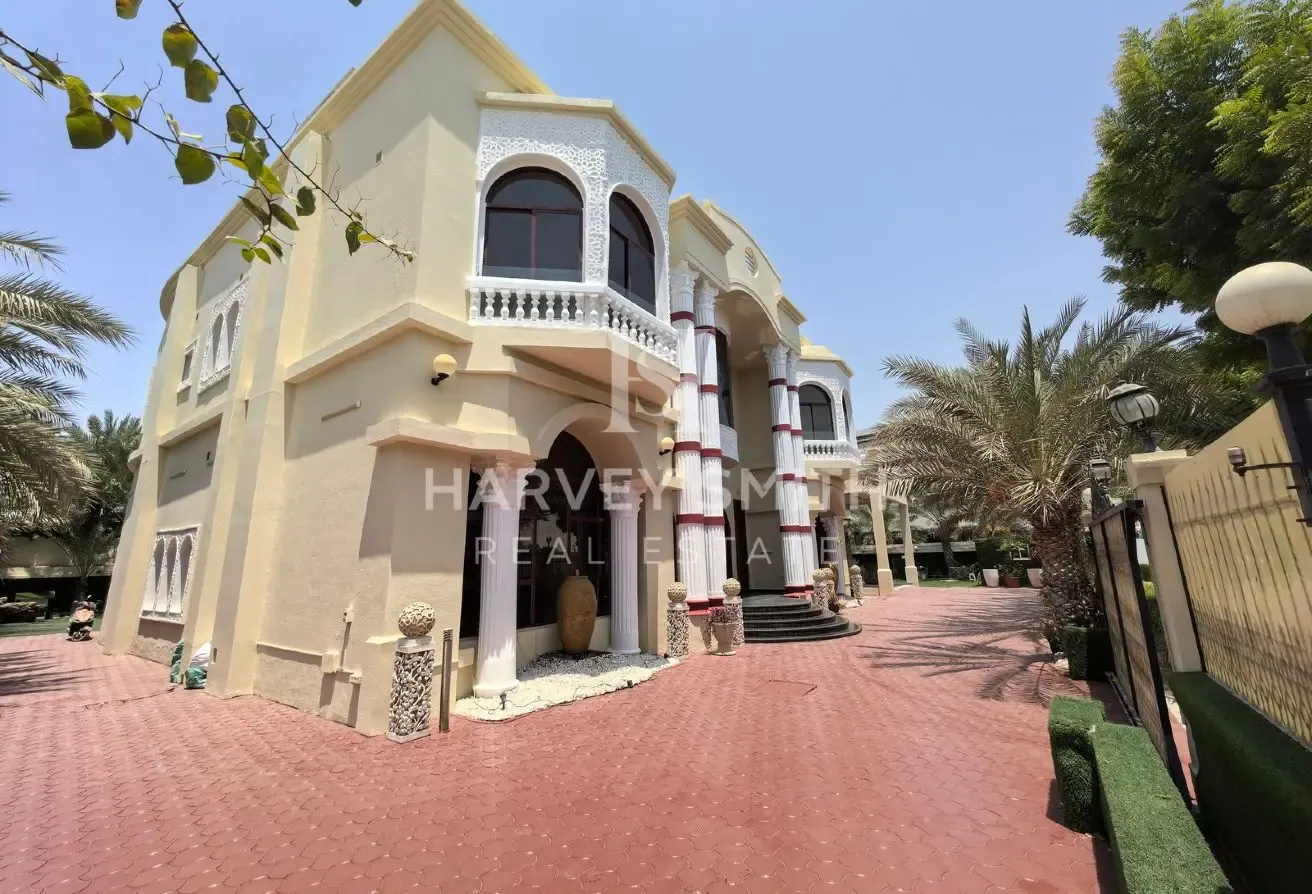 Grand Mansion | Lake View | Prime Location