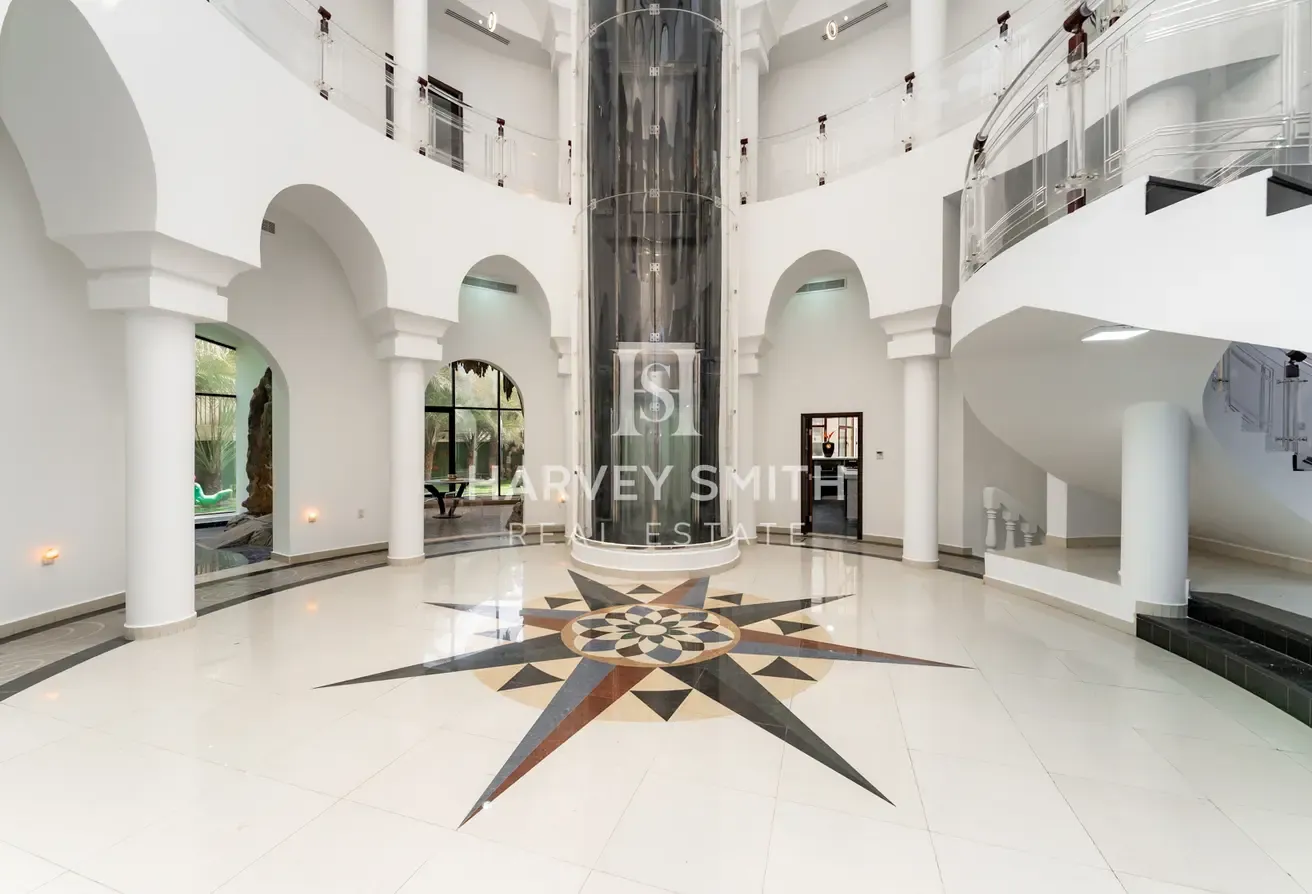 Grand Mansion | Lake View | Prime Location