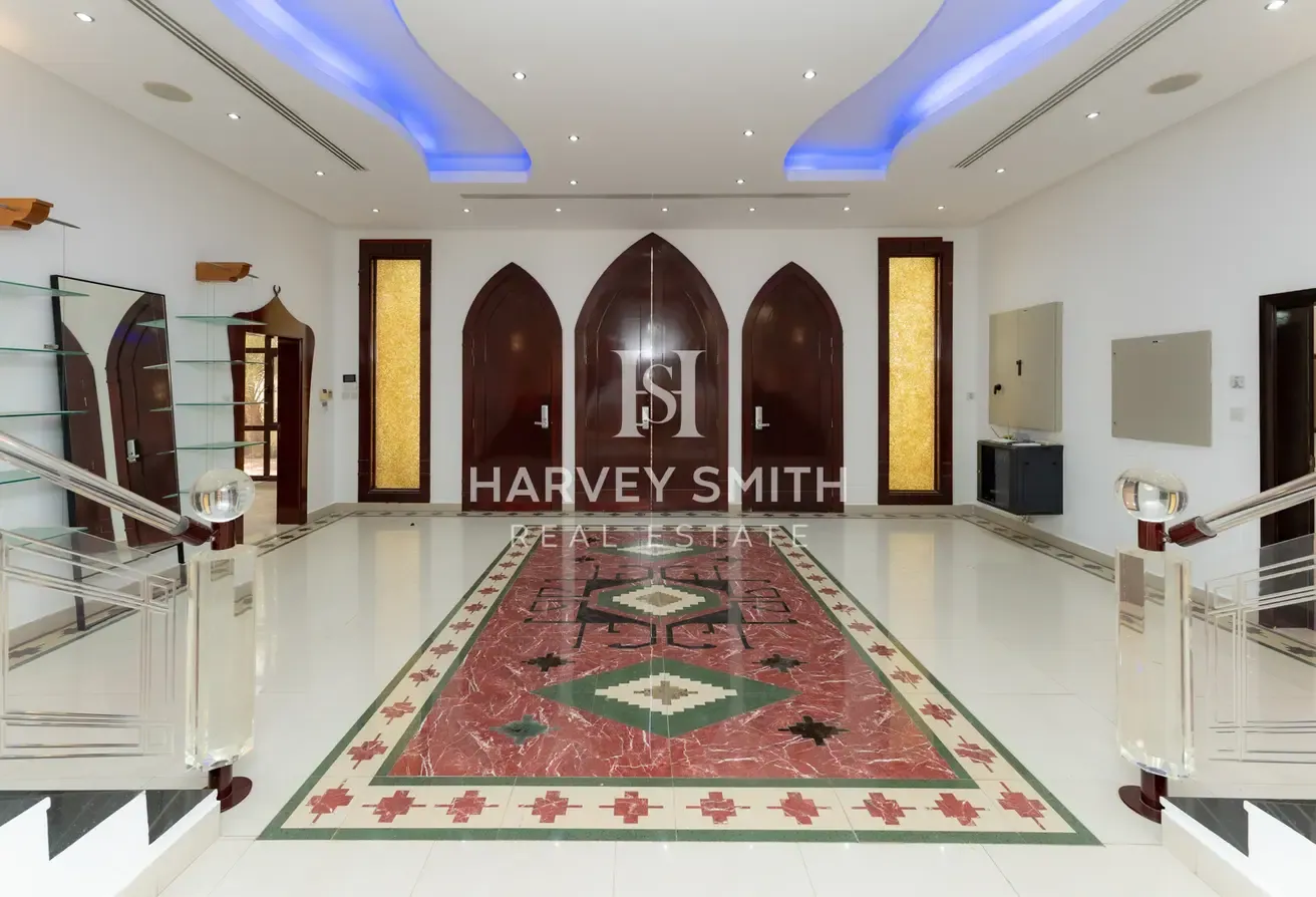 Grand Mansion | Lake View | Prime Location