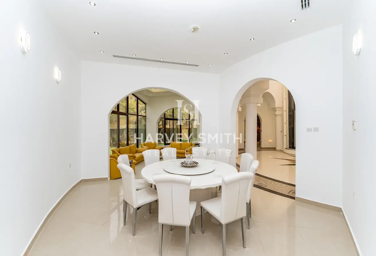 Grand Mansion | Lake View | Prime Location