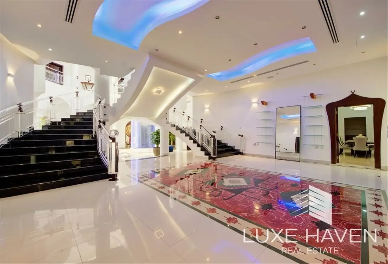 7BR Lake-Facing Villa | Elevator | Pool | Cinema