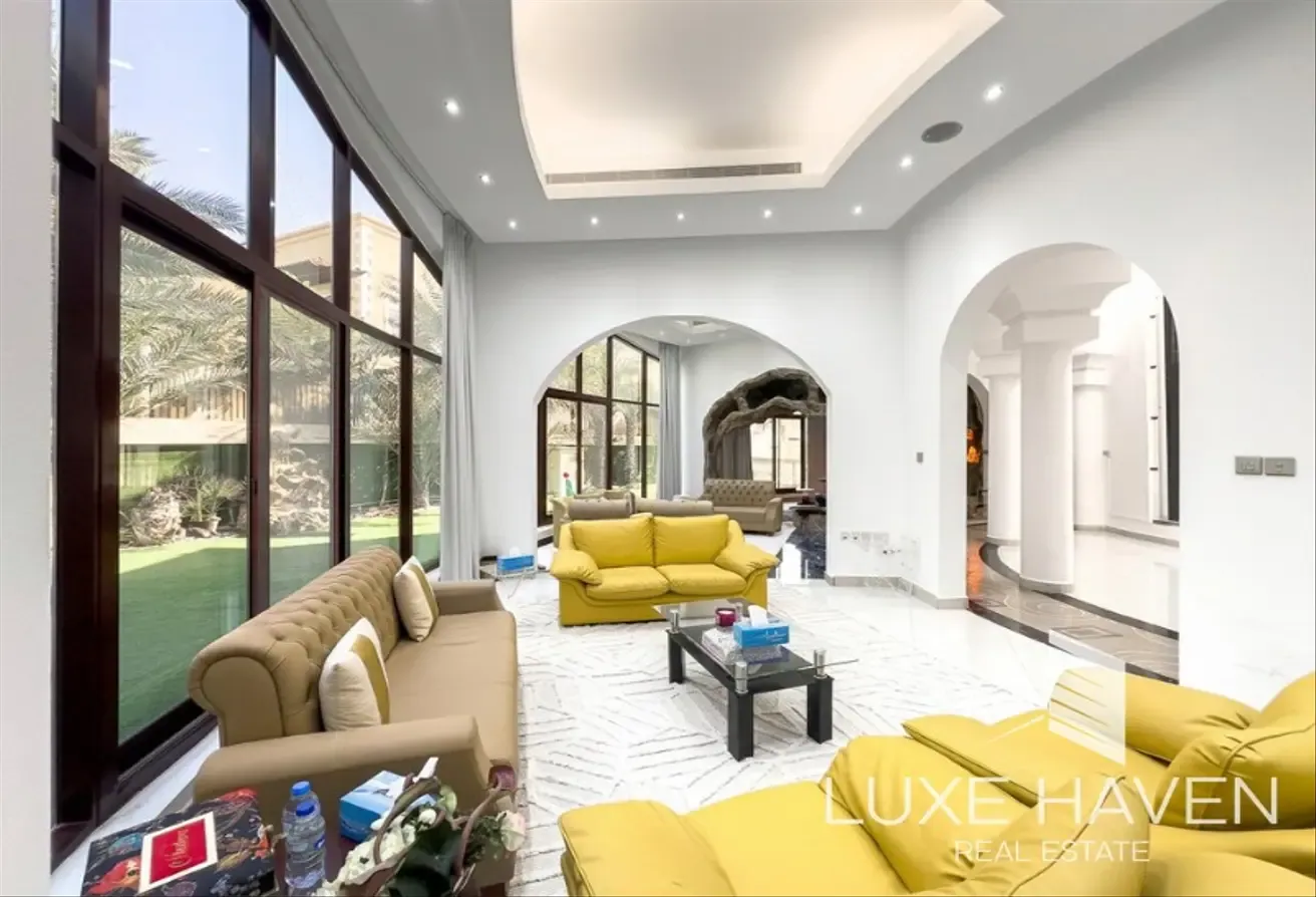 7BR Lake-Facing Villa | Elevator | Pool | Cinema