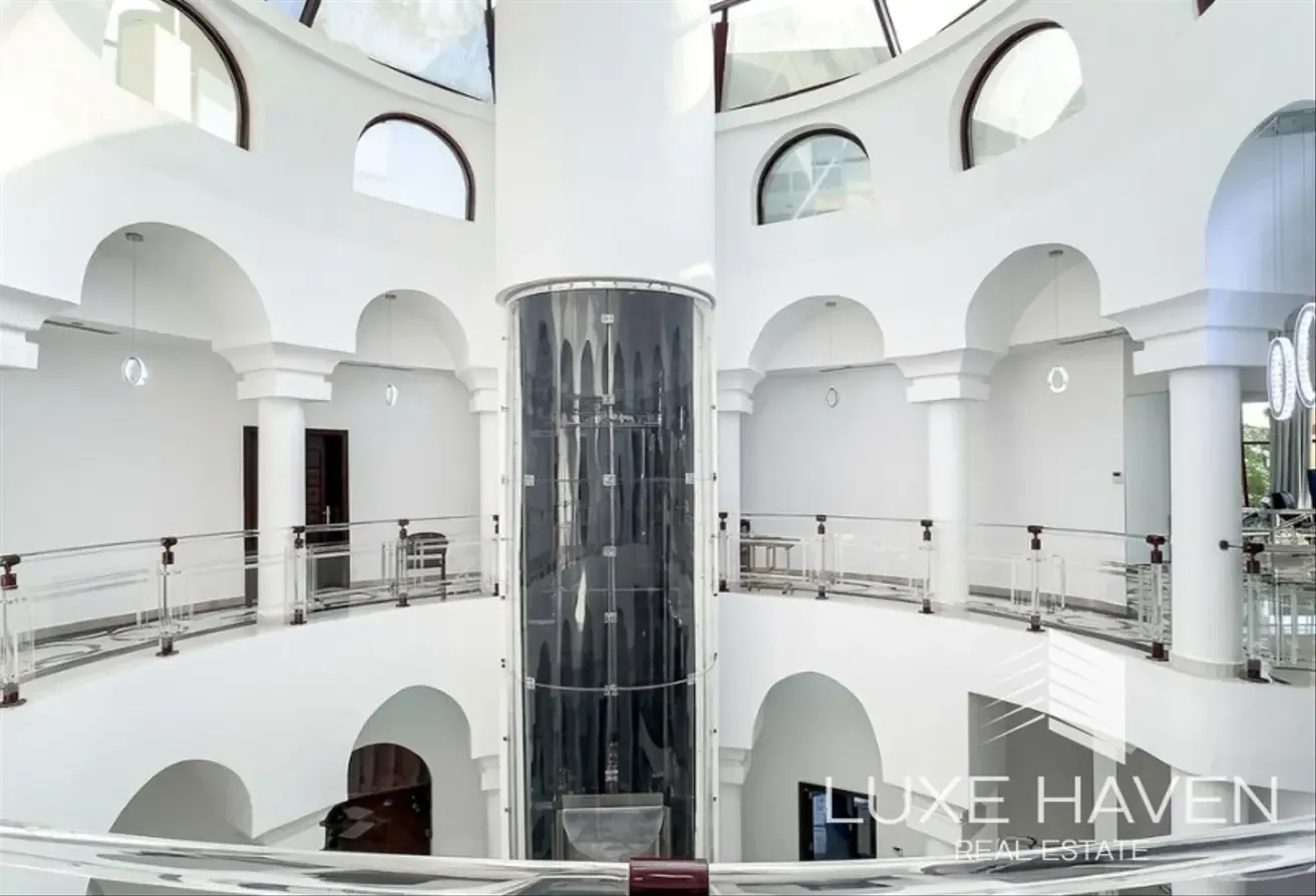 7BR Lake-Facing Villa | Elevator | Pool | Cinema