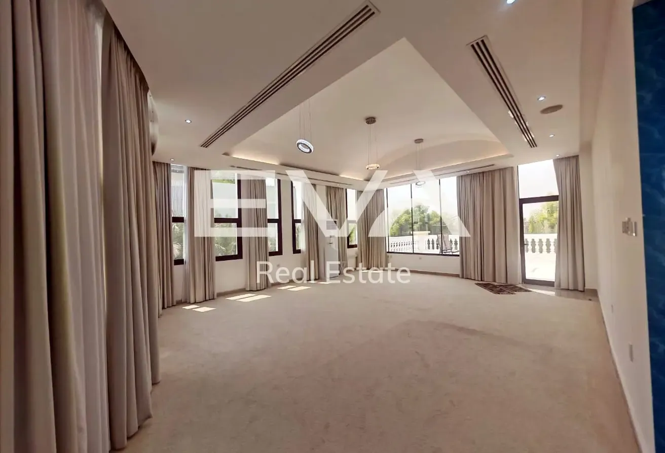 STUNNING 8-BEDROOM MANSION | LAKE VIEWS