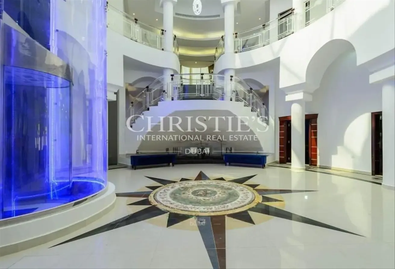 Stunning Villa with Lake Views and Elite Amenities