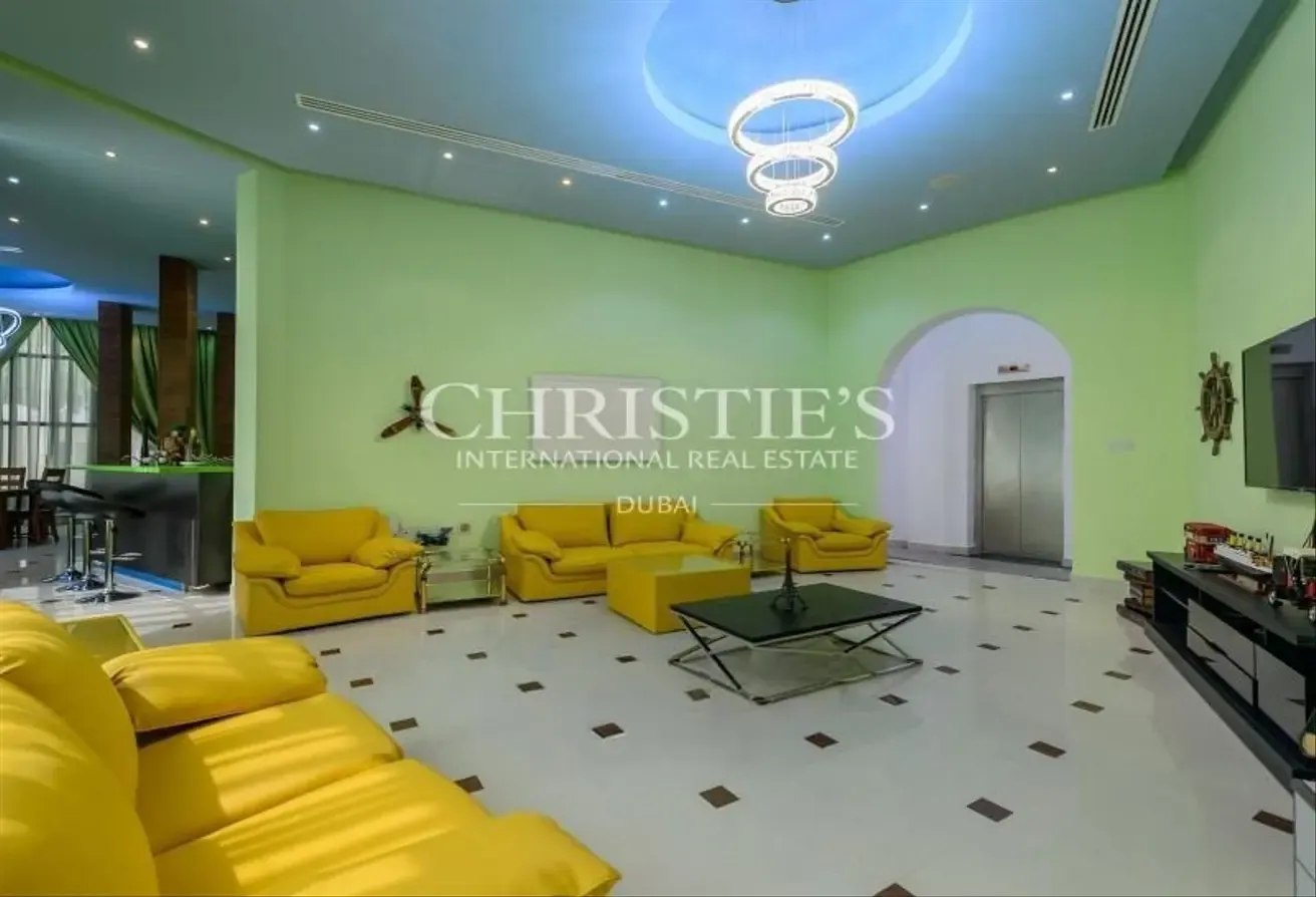 Stunning Villa with Lake Views and Elite Amenities