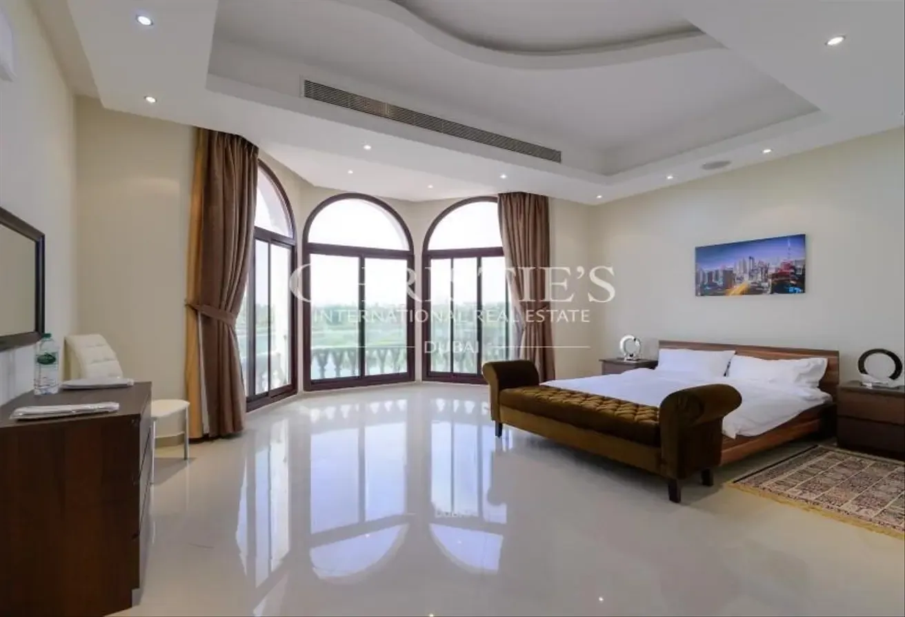 Stunning Villa with Lake Views and Elite Amenities