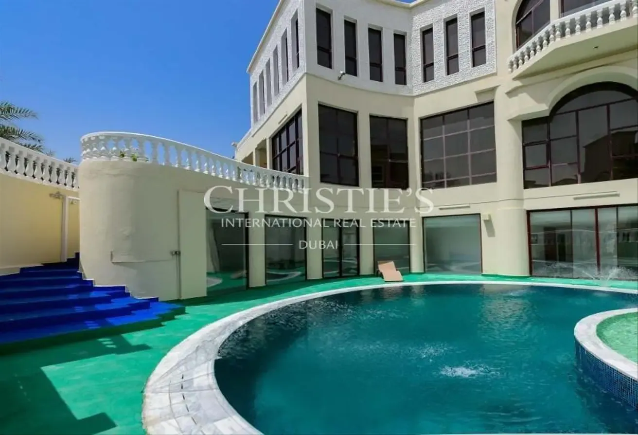 Stunning Villa with Lake Views and Elite Amenities