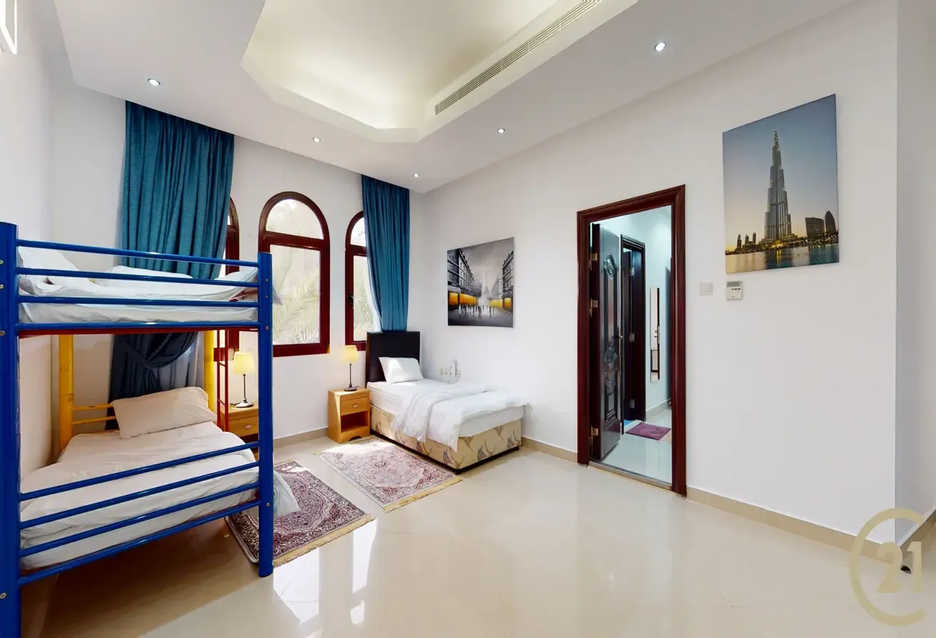 Eight Bed I Huge Plot I Vacant Now