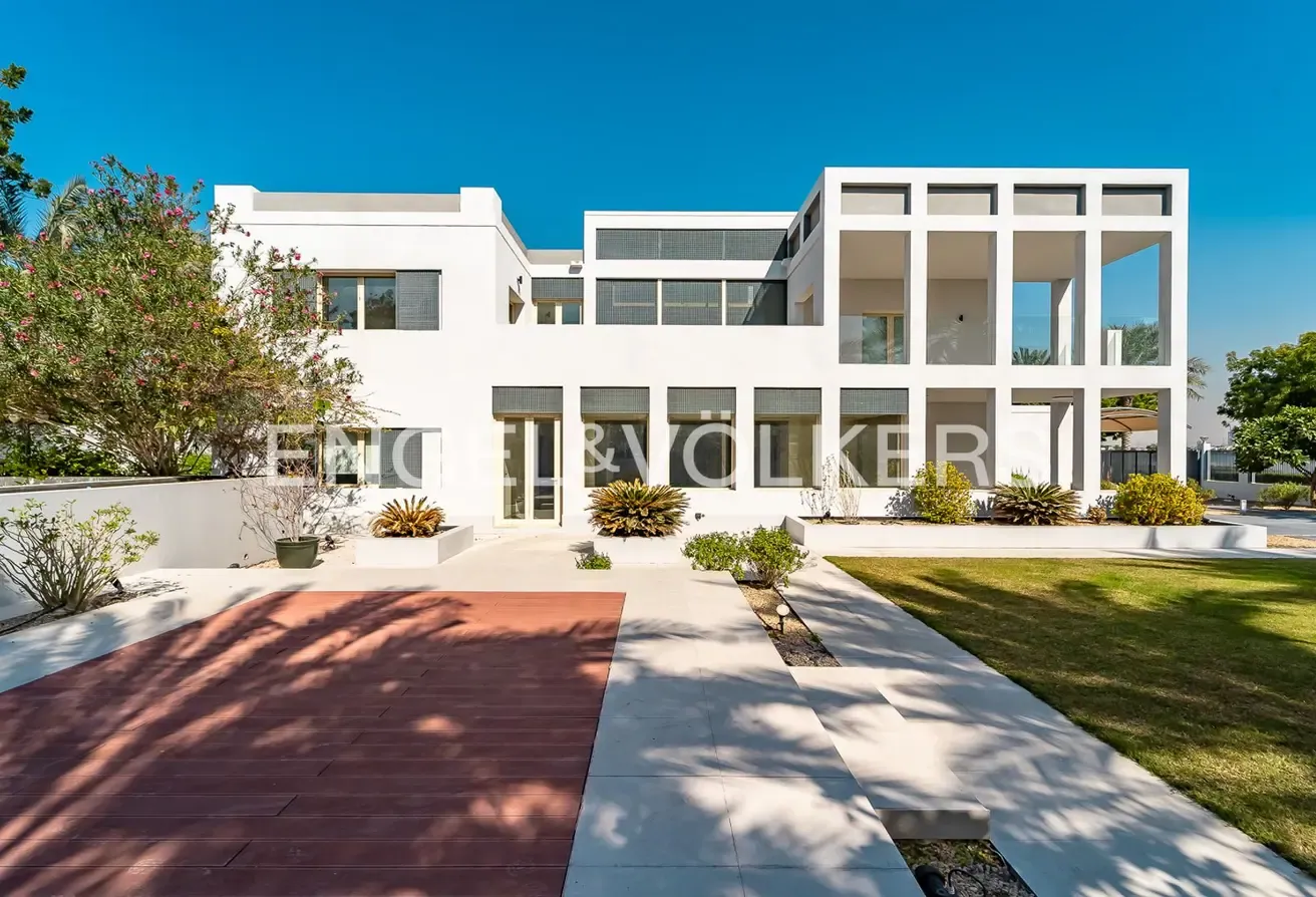 Private Pool | Lakeside Luxury | Available Now