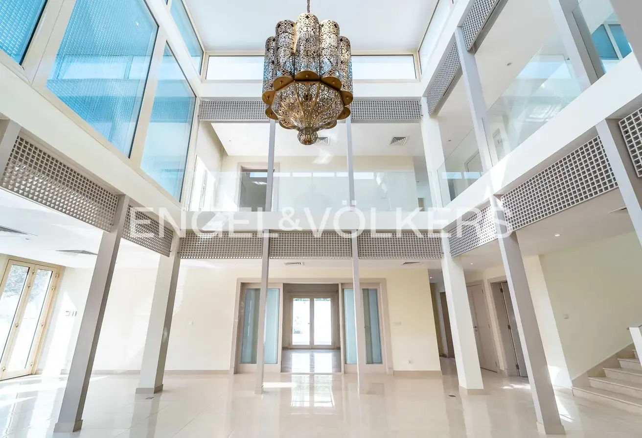 Private Pool | Lakeside Luxury | Available Now