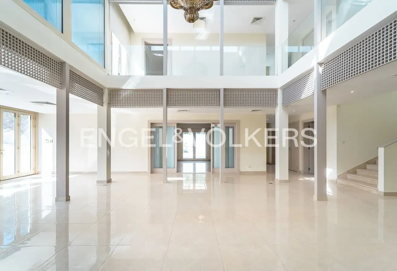 Private Pool | Lakeside Luxury | Available Now