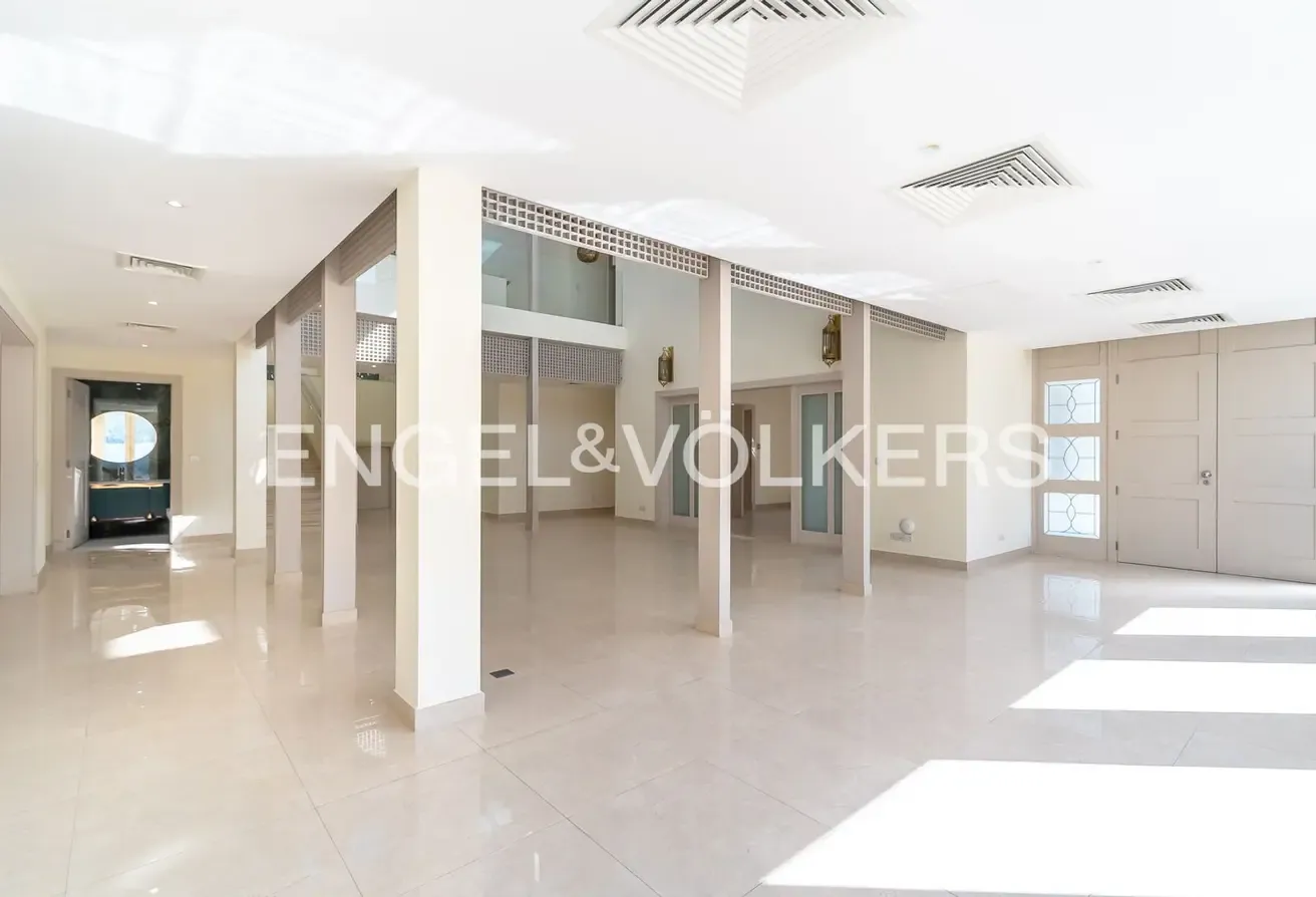 Private Pool | Lakeside Luxury | Available Now