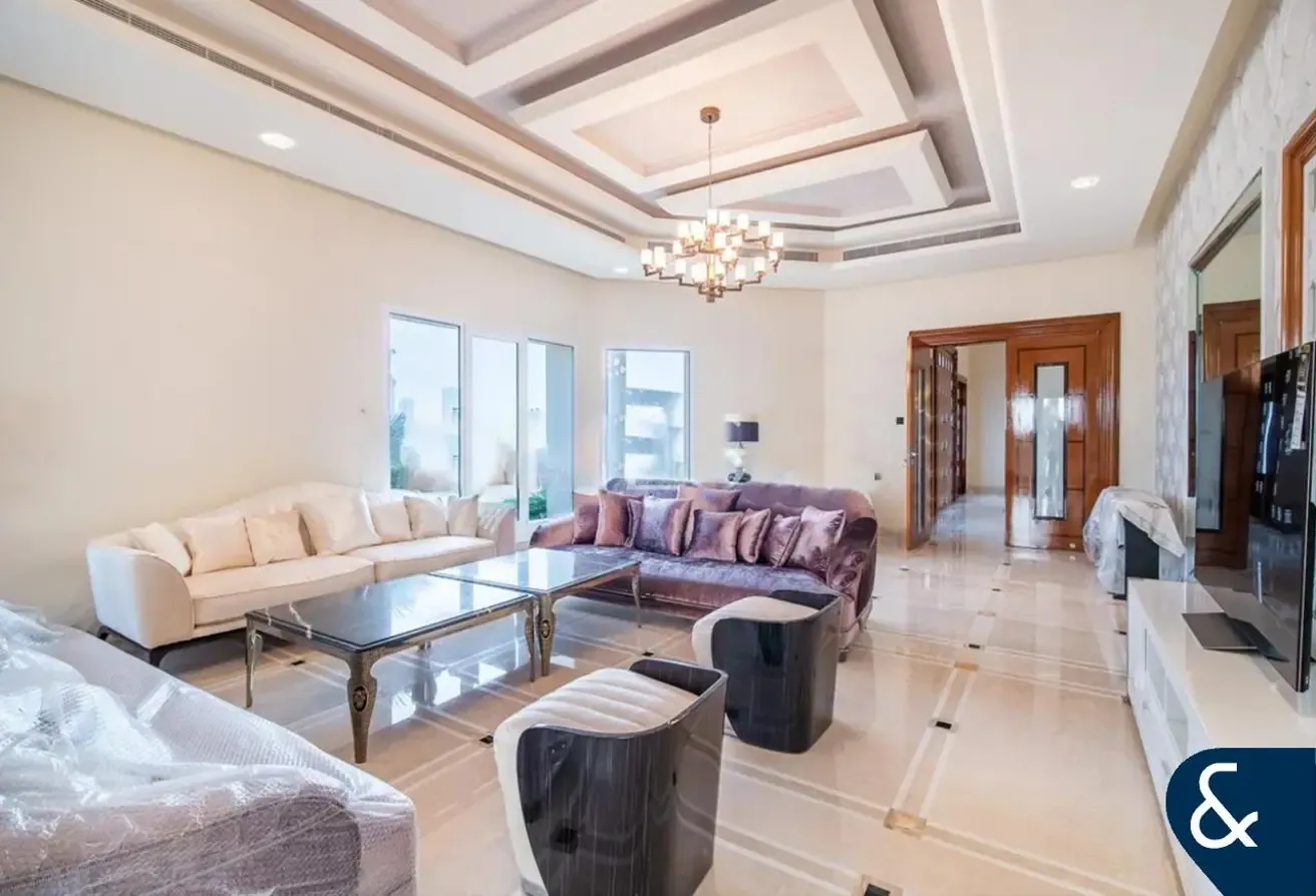8BR Mansion | Lakefront | Italian Elegance