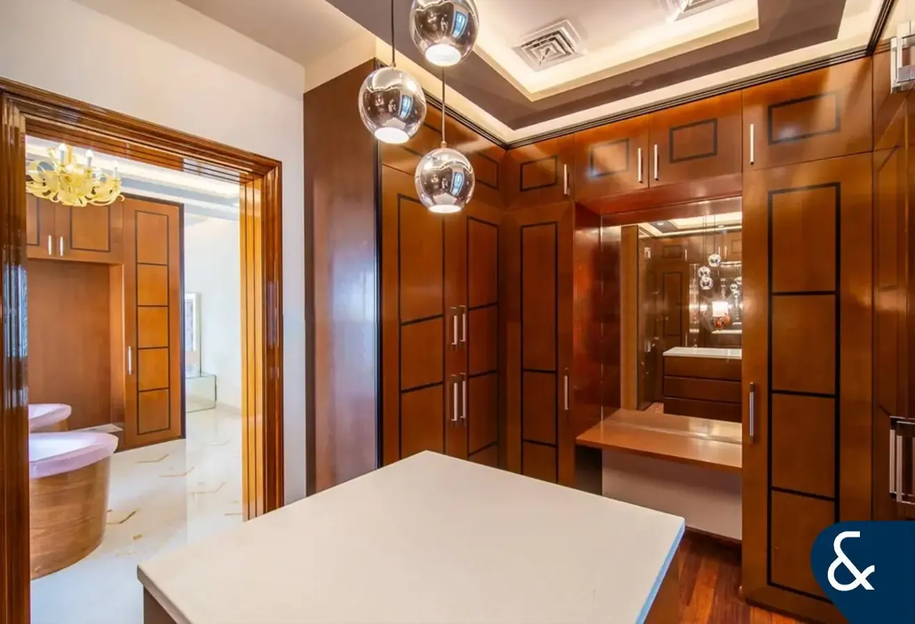 8BR Mansion | Lakefront | Italian Elegance