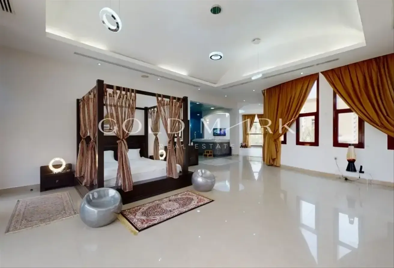 Vacant  Now  |  Furnished  |  View  Today