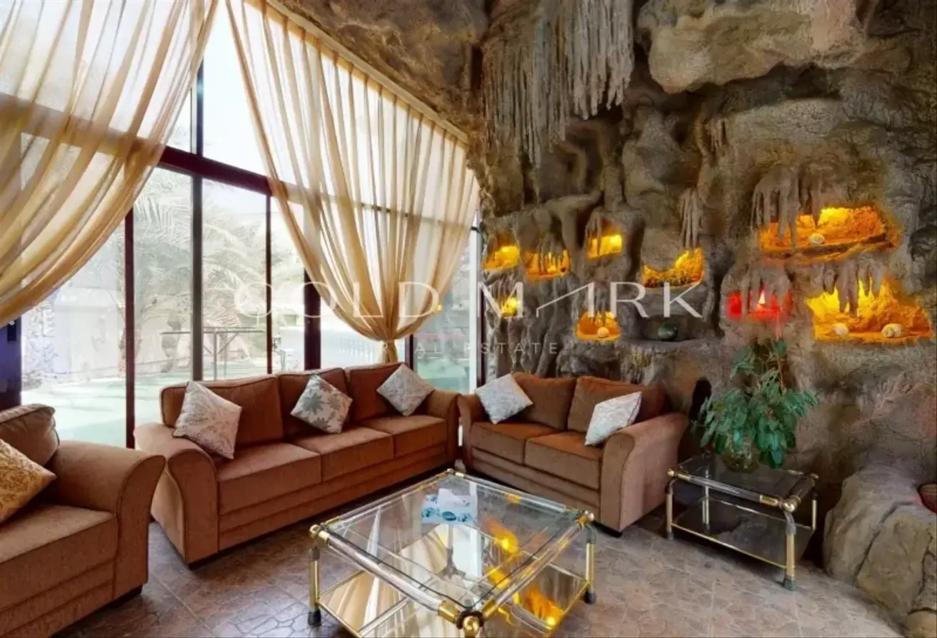 Vacant  Now  |  Furnished  |  View  Today